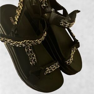 Forever 21 Goth Platform Sandals 🤍